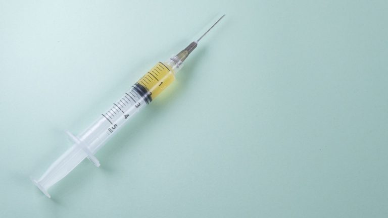 Colagen Guna vs. Cortizon vs. Acid Hialuronic: Care Este Diferența?